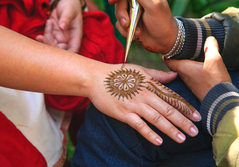 La henna podría prevenir alteraciones capilares y cutáneas